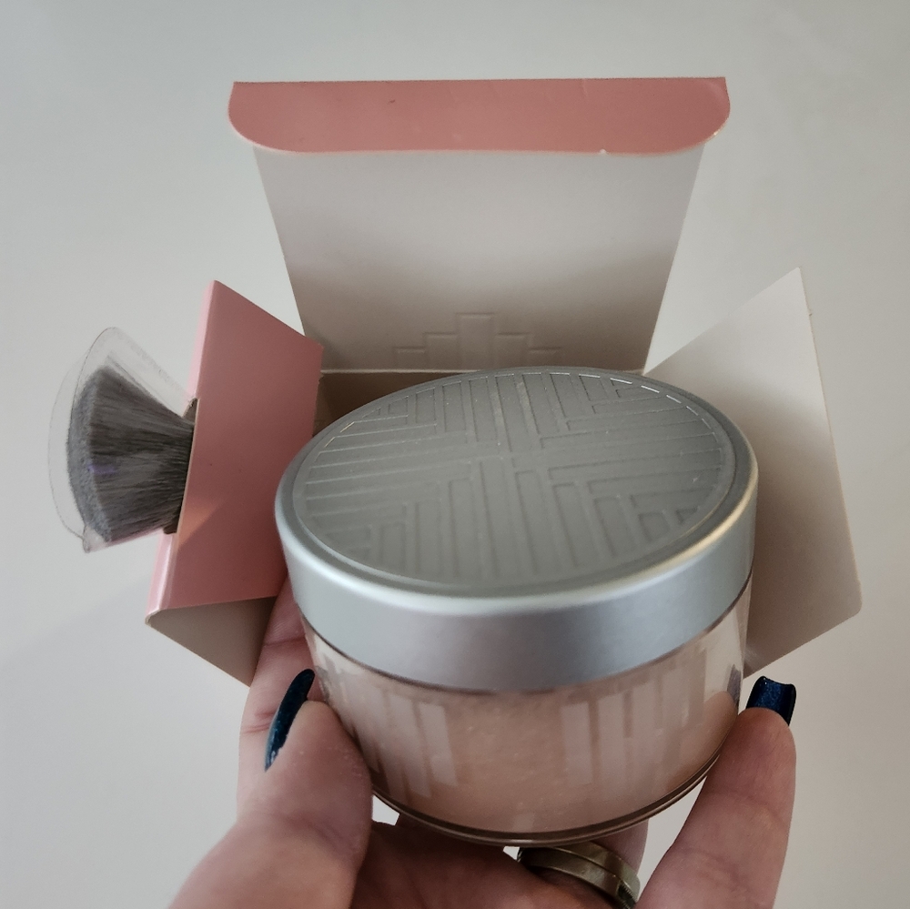 Charles of the Ritz Setting Powder - Picture 4 of 5